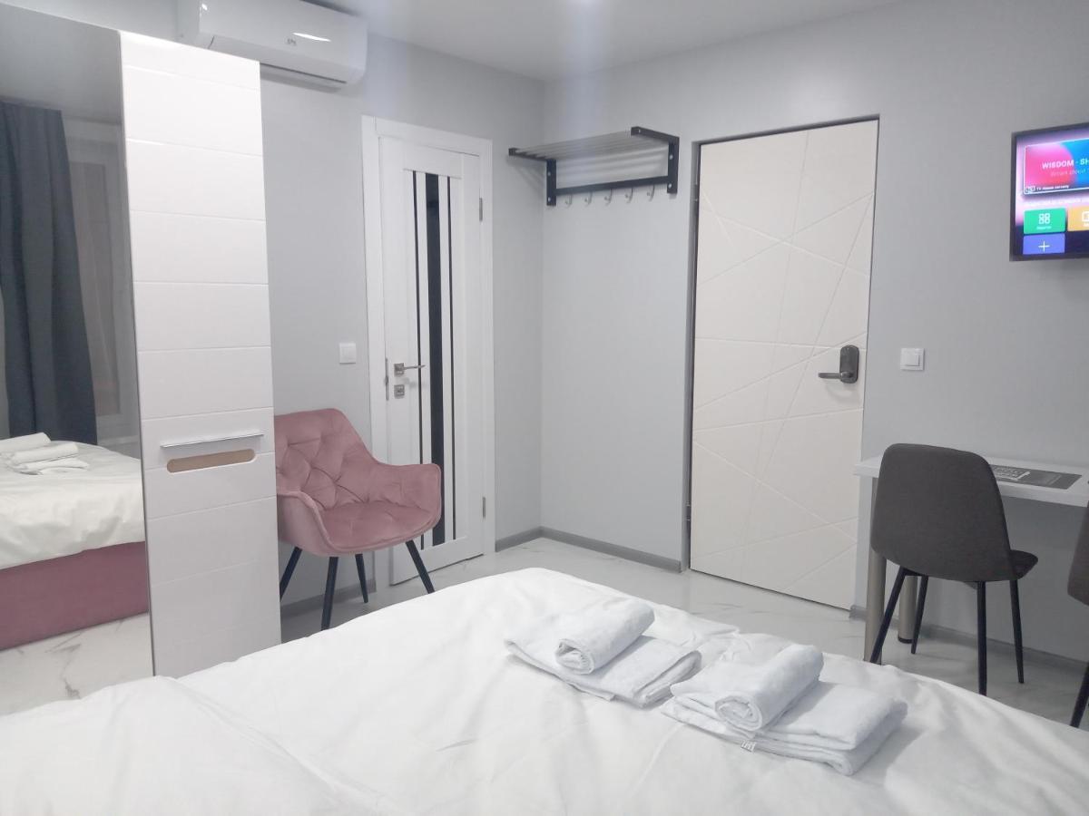 New Apartments Vip 3 Lviv Exterior photo